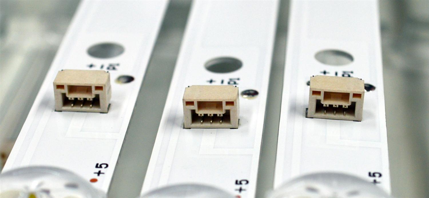 KIT DE LEDS ORIGINAL NUEVOS PARA TV HKPRO 3 PIEZAS / NUMERO DE PARTE 43HR332M08AC V1 / 4C-LB430T-HRFC / 43D2000 / 43D2000 8*3 / 43HR332M08AC / PANEL LVF430HKDX / DISPLAY PT430CT03-14 / MODELO HKP43R01 - Imagen 4