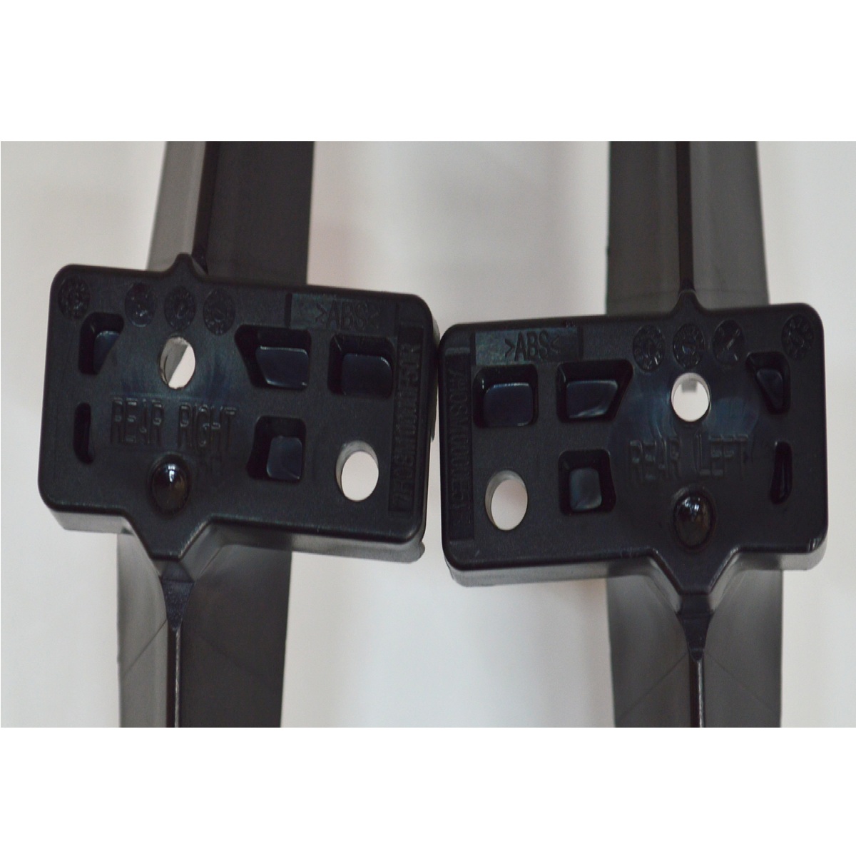 KIT DE BASES ORIGINAL NUEVAS PARA TV VIZIO 2 PIEZAS / NUMERO DE PARTE 7H08M0000 / 7H08B0000 / 7H08M0000P50R / 7H08M0000E50R / 7H08B0000W000 / 7H08B0000V000 / 7H08M0000E00R / 7H08M0000F00R / MODELO V505M-K09 - Imagen 2