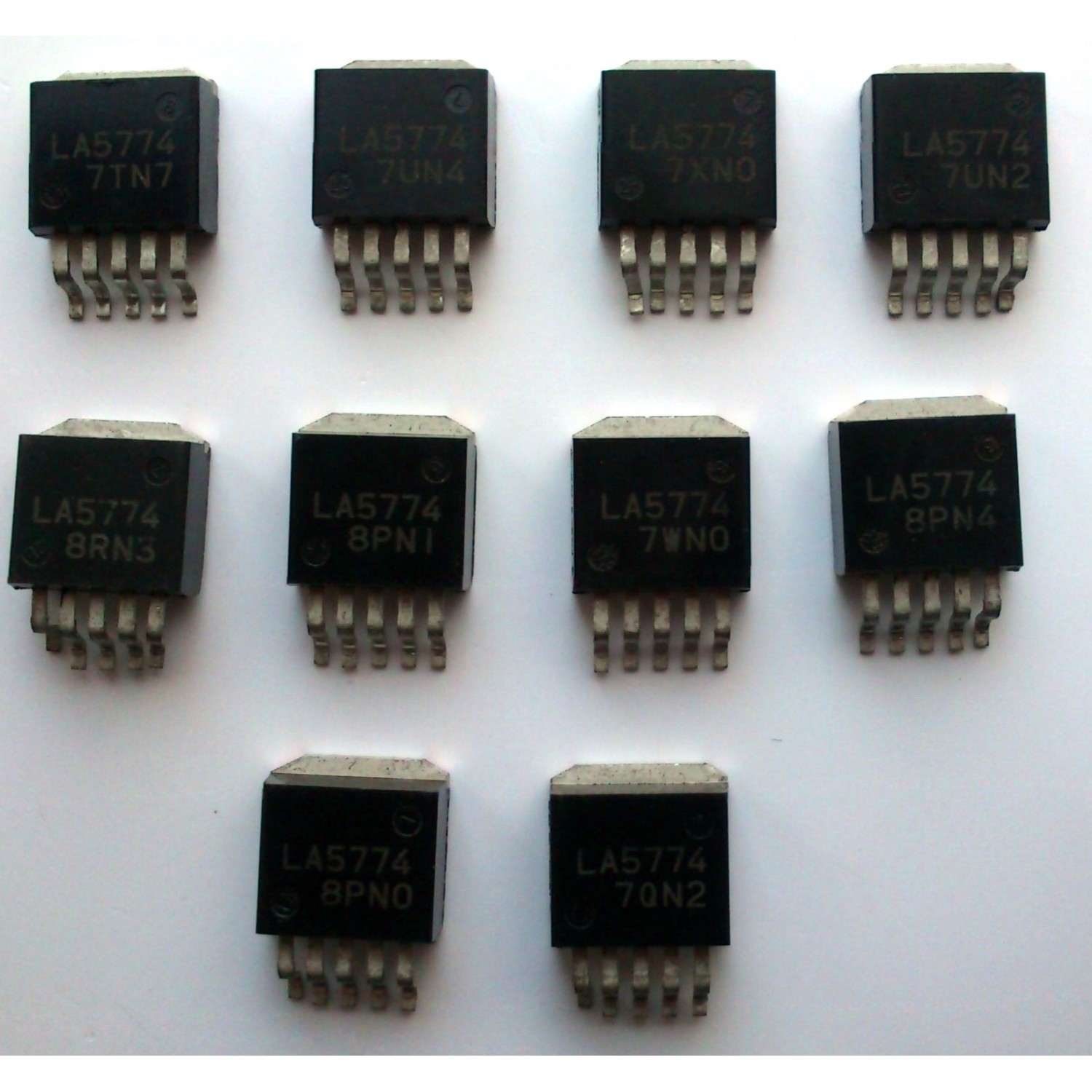 LOTE CON 10 PIEZAS / IC REGULADOR LA5774 - Imagen 2