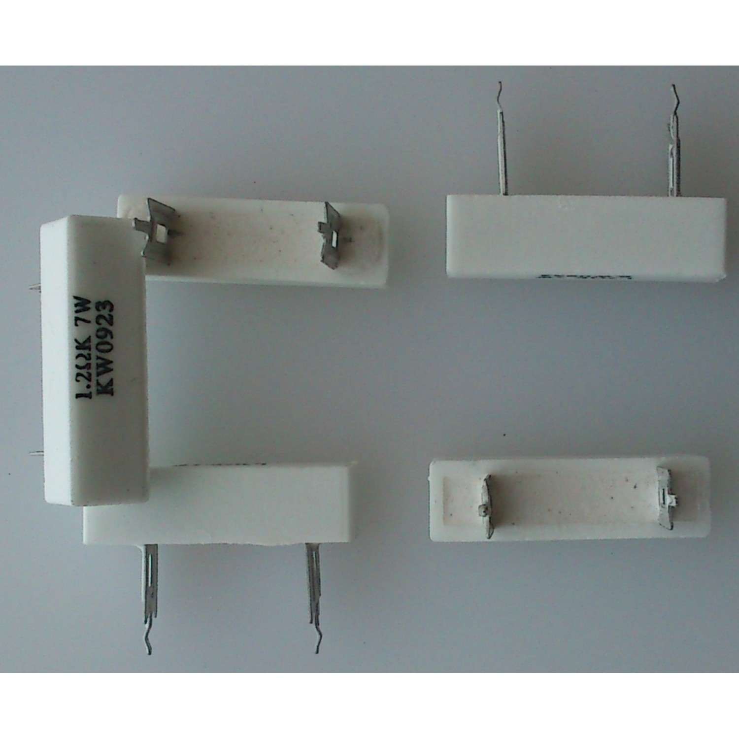 LOTE CON 5 PIEZAS DE RESISTOR DE POTENCIA 1.2 ΩK 7W	