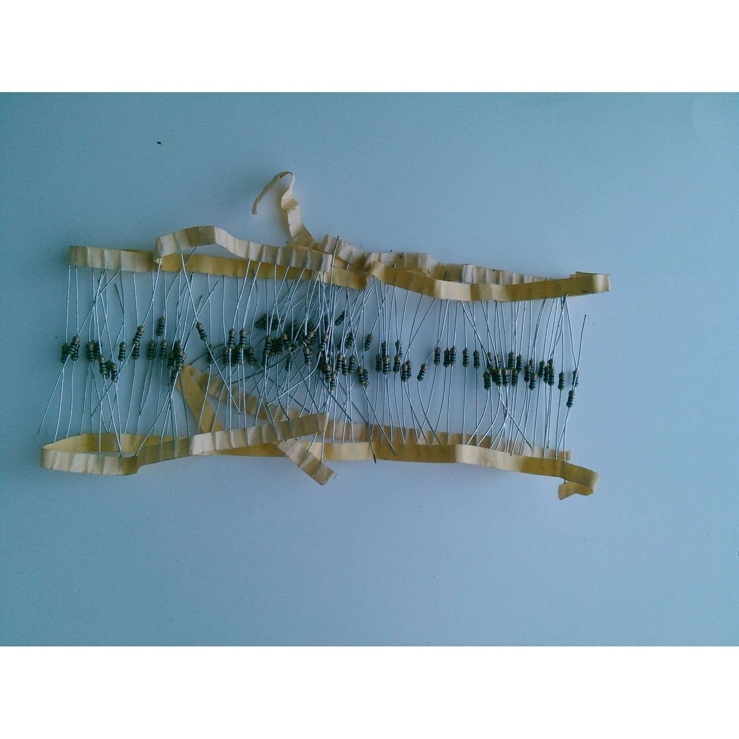 LOTE DE 100 PIEZAS DE RESISTORES / 56 Ω  ½ W  - Imagen 2