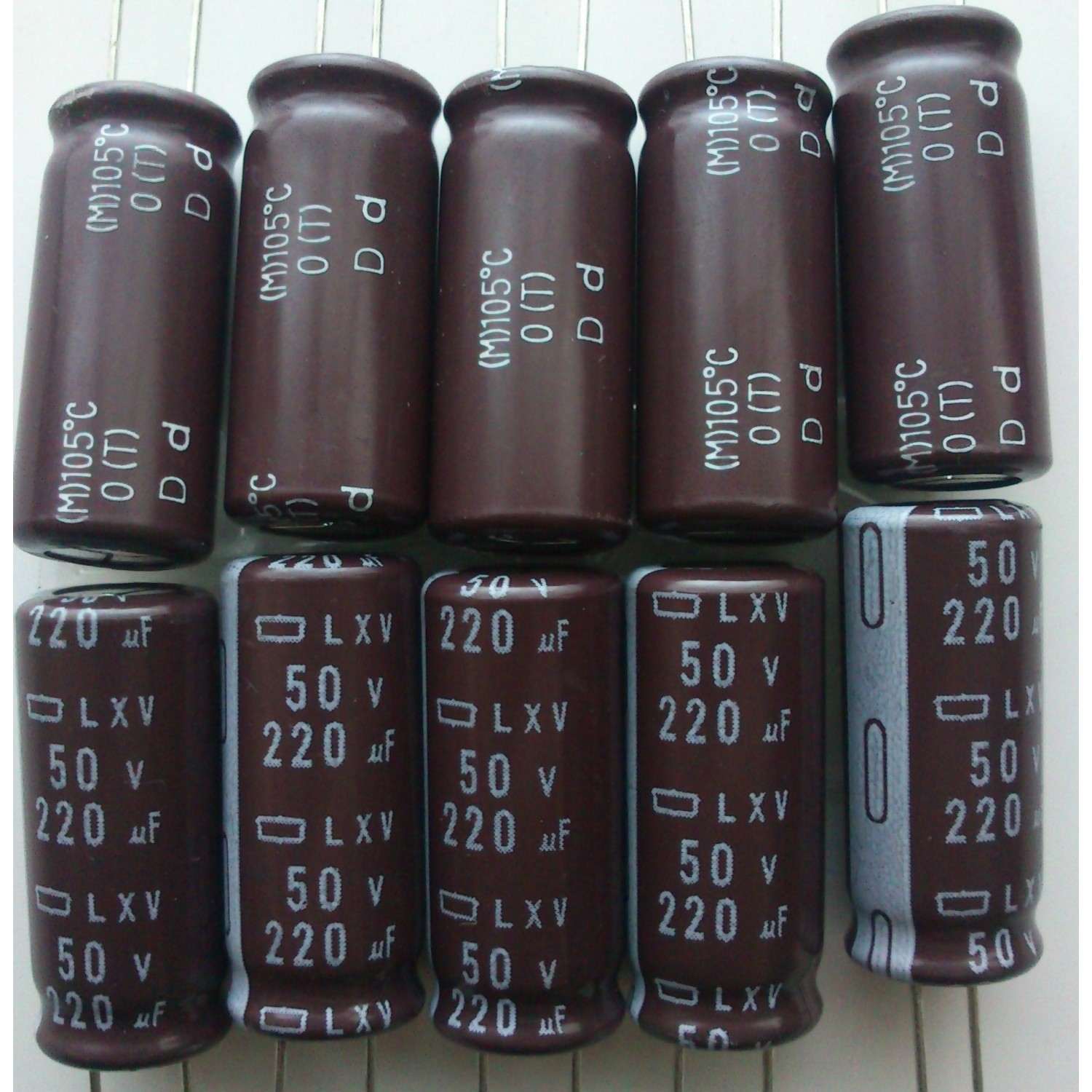 LOTE DE 10 PIEZAS DE FILTROS DE 50V / 220µf / 105℃	 - Imagen 2