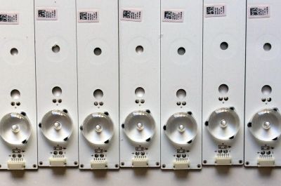 KIT DE LED´S PARA TV (7 PIEZAS) / SHARP 1142939 / 20150410 / SVH420AA7_4LED_REV02_20150410 / PANEL´S HD426DU-B51(010) / HD426DF-B51(010) / MODELO LC-43N6100U - Imagen 4