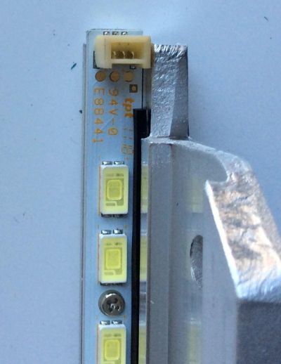 LED PARA TV LG (1 PIEZA) / NUMERO DE PARTE 42T11-06a / 74.42T13.001-0-CS1 / 74.42T13.003-0-CS1 / PANEL'S T420HW08 V.0 / T420HW08 V.4 / MODELOS 42LV3550 / 42LV5500 / 42PFL5300 / 42LV5500-UA.AUSDLHR / ((MEDIDAS 96CM x 03CM)) - Imagen 3