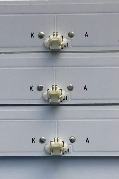 KIT DE LED'S PARA TV ELEMENT (3 PIEZAS) / NUMERO DE PARTE 303TH395039 / TFMT395D07-ZC23AG-04 / TH395M08 / PANEL T395-T6F-DLED / MODELO E25W3918 - Imagen 4