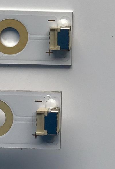 KIT DE LED'S PARA TV VIZIO (2 PIEZAS) NUMERO DE PARTE SSC_TPV_32D3X3_2X6_2W_MCPCB / SSC_TPV_32D3X3_2X6_2W_MCPCB_12MM_V0 / K155B6BV32 1K / 210BZ06D0B33TBCC 1B / PANEL  TPT320B5-HVN05.A REV:S601C / MODELO D32F-G1 - Imagen 2