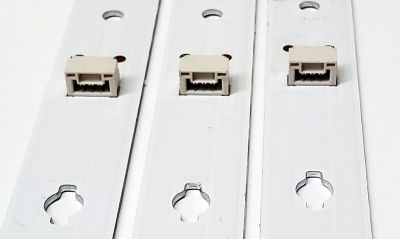 KIT DE LED'S PARA TV HKPRO ((3 PIEZAS)) / NUMERO DE PARTE CRH-AT43D120030300703788REV1.1 / 4C-LB430T-XR4C / L06Y174JA5 / 218763 / E479275 / PANEL LVF430PADX E0086 / DISPLAY CC430LV1D / MDOELO HKP43SM8 - Imagen 3