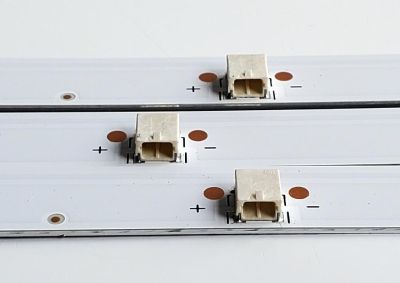 KIT DE LED'S PARA TV PHILIPS ((3 PIEZAS)) / NUMERO DE PARTE JL.D40071330-002GS-M_V01 / LB-C400-G7N-F-C-7-12-X91 / D40071330 / 20AF430 / E519757 / MODELOS PTV40G6 / PTV40G60SNBL / PTV40G65RCH / 40PFL4775/F8 - Imagen 2