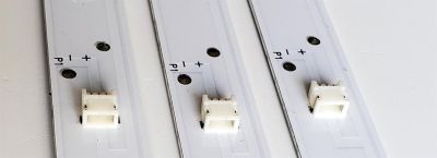 KIT DE LEDS PARA TV WESTINGHOUSE ORIGINAL 3 PIEZAS / NUMERO DE PARTE 55HR332M12AG V0 / 55HR332M12AG 55N1 12X3 OM -A15 / 230101023440 / PANEL HK550WLEDM-JHA0H / DISPLAY PT550GT01-1 / PT550GT05-1 / MODELOS WR55UT4210 / WR55UT4212 / WR55UX4212 - Imagen 3