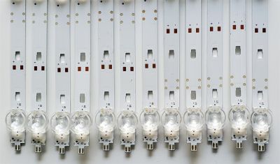 KIT DE LED'S PARA ONN ((12 PIEZAS)) / NUMERO DE PARTE LED65D06A-ZC56AG-08 / LED65D06A-ZC56AG-08 / 30365006013 / 65000M46S / E331251 / 201226AB06 / PANEL 65'' / MODELO 100012587 ((65 PULGADAS)) - Imagen 4