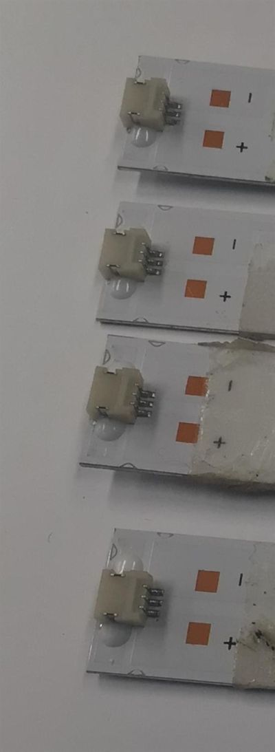 KIT DE LEDS PARA TV VIZIO ORIGINAL 4 PIEZAS / NUMERO DE PARTE 40-M43Q6-3030-0D22-4X9-803X14-20220314 / 261501016360 / E493461 2242 / 70401-01637BX / SVB430AK5Y / 38XXX31D2211260004D / PANEL BOEI430WQ1 / DISPLAY HV43QUB-F70 / MODELO M43Q6M-K04 - Imagen 3