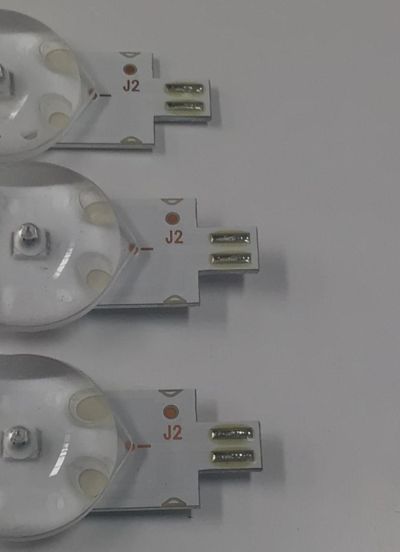 KIT DE LEDS ORIGINAL PARA TV JVC / VIZIO / 3 PIEZAS / NUMERO DE PARTE 30350010003D / LED50D10A-ZC62AG-03D / 231025AC10 / 50000M92S / MODELOS LT-50MCS780 / LT-50KB608 / V4K50M-0810 / V4K50M-0810 LMC1T8MA - Imagen 3