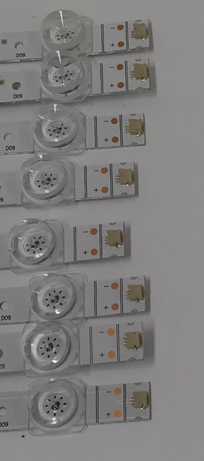 KIT DE LED´S PARA TV HISENSE 8 PIEZAS ORIGINALES / NUMERO DE PARTE SVH700A49 / ZD_SSC_D700_8X9_02_TDE30_V1.40_20211022 / HD700Y1U41-L3 / 2021082403 / SVH700A49+ZDJGHIP7.820.241HIP7.820.241 / 1269989 / 5Q2C B1 / PANEL HD700Y1U41-L3 / MODELO 70A6 / 70A6F - Imagen 4