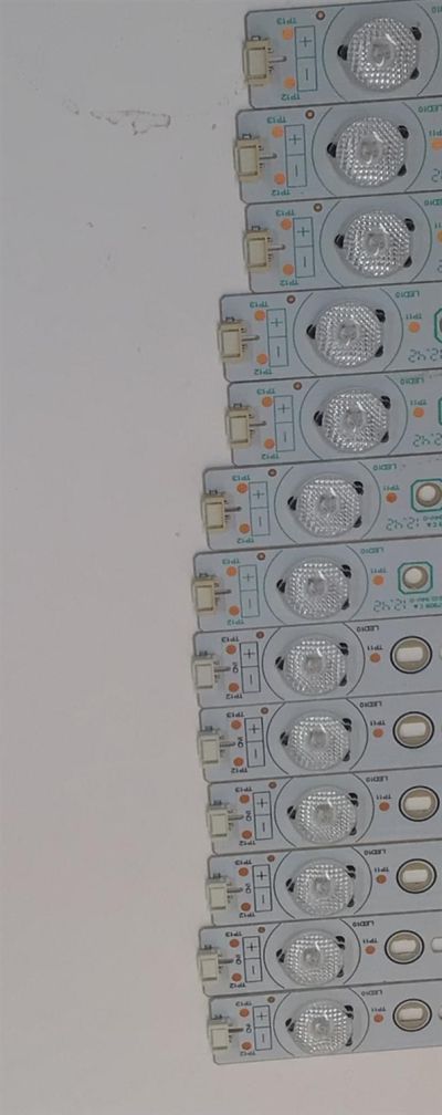 KIT DE LEDS PARA TV SHARP ORIGINAL / INCOMPLETO SOLO 45 PIEZAS / NUMERO DE PARTE 5231 / 5232 / 5233 / 5234 / 5235 / 5236 / ZZH2Y13WC10 / ZZH2Y14WC10 / PANEL LK900D3GW102 / MODELOS LC-90LE745U / LC-90LE657U / KIT CONSTA ORIGINALMENTE DE 48 PIEZAS - Imagen 6