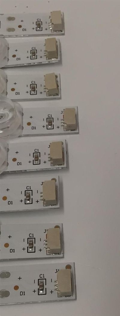 KIT DE LEDS ORIGINAL PARA TV TCL 8 PIEZAS / NUMERO DE PARTE 65TN2L2-ZX3030-8X7YH / 65TN2L2-ZX3030-8X7YH-20230916 / B0101-001546 / 240417-33NG4 / PANEL LVU650NDJL / MODELOS 65Q671G / 65S571G / 65Q77K - Imagen 4