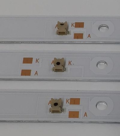 KIT DE LEDS PARA TV RCA ORIGINAL 3 PIEZAS / NUMERO DE PARTE 303CX390041E / CX39D08-ZC22AG-02E / 2010068324 / 3080539Z10DTZ003 / 200707AC04 / CX400M12 / PANEL CX400DLEDM / MODELO RLDED4016A-E - Imagen 3