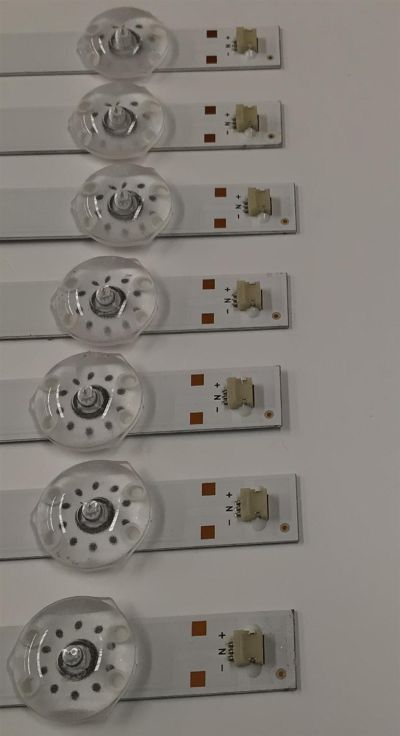 KIT DE LEDS PARA TV WESTINGHOUSE ORIGINAL / INCOMPLETO SOLO 7 PIEZAS / NUMERO DE PARTE 261501011520 / 06-65N1-3030-0D35-4X14-200724-A / 230101023600 / YF-LSL3L03NM6D / PANEL HK650WLEDM-SH8FH / MODELO WR65UX4210 / KIT CONSTA ORIGINALMENTE DE 8 PIEZAS - Imagen 2