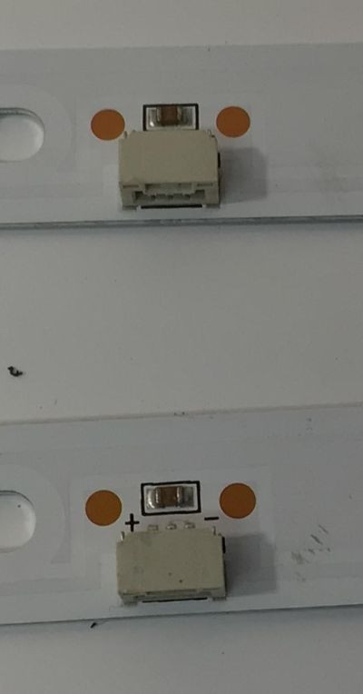 KIT DE LEDS PARA TV TCL ORIGINAL 2 PIEZAS / NUMERO DE PARTE TCL55LB13 / TCL55LB13_3030F2.4D  / TCL55LB13_3030F2.4D V0.3 2021118 / B0101-001081 / A0011/ZMJK / 20073/F98 / PANEL LVU550NDEL CS9W9N V2 / MODELO 55S470G  - Imagen 3