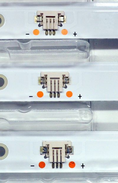 KIT DE LEDS ORIGINAL NUEVOS PARA TV JVC 2 PIEZAS / NUMERO DE PARTE CRH-AT32D2000060298QREV1.7 / 4C-LB320T-XR8C / AT32D2000B / AT32D2000060298QREV1 / E479275 / CRH-AT32D2000060298QREV1.7 / L05Y170JA2 / MODELOS SI32HS / 32EVLB - Imagen 4