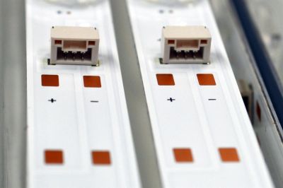 KIT DE LEDS ORIGINAL NUEVOS PARA TV HKPRO 2 PIEZAS / NUMERO DE PARTE TCL40D08-ZC62AG-08D / 303TC400038D / 4C-LB400T-ZC2C / TC400M05 / PANEL LVF400CMDX / DISPLAY V400HJ9-PE1 REV.C4 / MODELOS HKP40SM11 / ATV-40HDR - Imagen 3