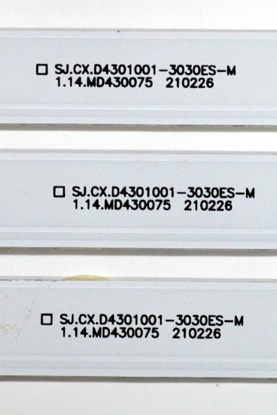 KIT DE LEDS ORIGINAL PARA TV 3 PIEZAS / NUMERO DE PARTE D4304001-3030ES-M / SJ.CX.D4304001-3030ES-M / 1.14.MD430075 / 0AH8-308054303SJ00001-C2 / 200B05V0B-2.9-3.0V-210718N6 / CX.D430S24-24643-YZ1006 / MODELO 43" - Imagen 3