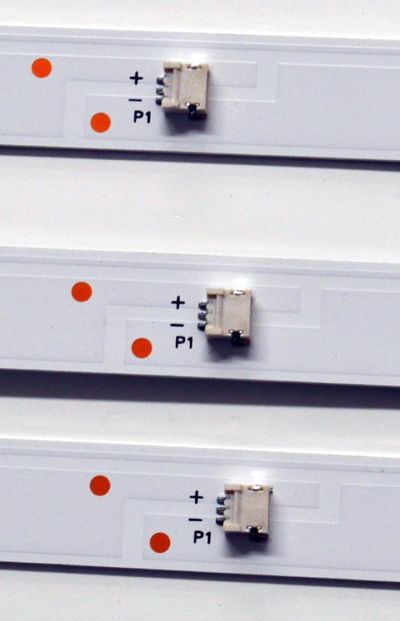 KIT DE LEDS ORIGINAL PARA TV PHILIPS 3 PIEZAS / NUMERO DE PARTE 55HR332M12AG V2 / 55HR332M12AG / 55N1 12X3 OM-C01 / HR/05/240406 / 007VP/LM2RA2R2C / 230101023440 / PANEL HK550WLEDM-JH4WH / DISPLAY PT550GT05-1 VER.2.0 / MODELO 55PUL6643/F7 - Imagen 2