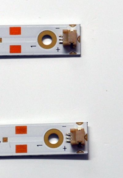 KIT DE LEDS ORIGINAL PARA TV SELECT SERIES ROKU 2 PIEZAS / NUMERO DE PARTE 303IN400040D / INN40D07-ZC42AG-09D / B351B0000 / 59CAB0LB / 00GV25 / MODELO 40R3BX - Imagen 2