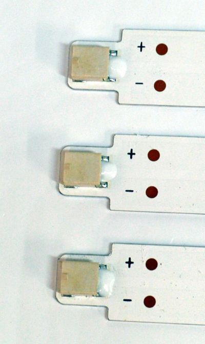 KIT DE LEDS ORIGINAL PARA TV SAMSUNG 3 PIEZAS / NUMERO DE PARTE BN96-2433A / CRH-P43S6303003101B2-REV3.1 / 2433A / 74143X / 75.2XP06G001 / 70L03H20125CA6313P / PANEL CY-BA043HGCR1V / DISPLAY PT430GT01-8 VER.1.1 / MODELO UN43U8000FBXZA DB01 - Imagen 2