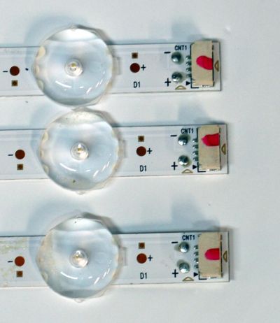 KIT DE LEDS ORIGINAL PARA TV PHILIPS 3 PIEZAS / NUMERO DE PARTE LB500A7 / LB500A7 V0_00 / UDULEDLXT043 REV.A / 8832A / 50W14S1P / DISPLAY V500DJ7-QE1 REV.D2 / MODELO 50PUL7552/F7 / 50PUL7552/F7 A - Imagen 2