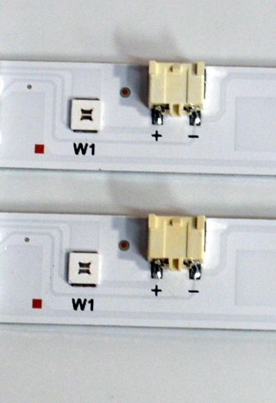 KIT DE LEDS ORIGINAL PARA TV SAMSUNG 2 PIEZAS / NUMERO DE PARTE BN96-60372A / V5F8-430SM0-R / 60372A / HBH-H1 / PANEL CY-BF043HGNV3H / DISPLAY V430DJ1-Q01 4E7 / BN96-59942A / MODELO UN43U8000FBXZA / UN43U8000FBXZA DD02 - Imagen 4