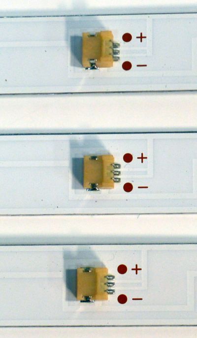 KIT DE LEDS ORIGINAL PARA TV EVL 3 PIEZAS / NUMERO DE PARTE 1.3.10704300288 / MSG-T430-F1-3030-T13-08 / B5-2 3.2-3.4V 270-280LM / PANEL PT430GT02-1 / DISPLAY PT430GT02-1 VER.1.0 / MODELO 43EVLS4 - Imagen 2