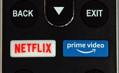 CONTROL REMOTO ORIGINAL NUEVO PARA TV SKYWORTH / CON COMANDO DE VOZ / NUMERO DE PARTE HS-7720 / 23165-HS7720 / 2ANM3HS7720 / N030107-001119-001 / HOF21H170GPD11 / HOF-46J 1.2 / MODELO 75UD6200 / 65UC6200 / 55UC6200 / 50UC6200 - Imagen 6