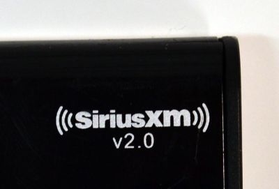 CONTROL REMOTO ORIGINAL PARA OPERAR CON LOS RECEPTORES DE RADIO SATELITAL SIRIUSXM V2.0 / COMPATIBLE CON UNA VARIEDAD DE RECEPTORES SIRIUSXM INCLUYENDO MODELOS COMO ONYX/SPORTSTER/XPRESSRC / NUMERO DE PARTE XDPR2 / RC27C-T3 / SXIR2 / 8541714432 - Imagen 4