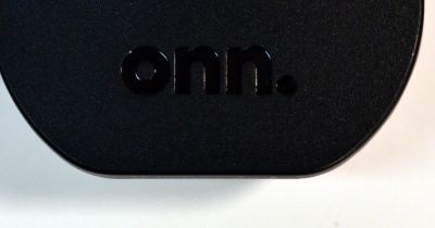 CONTROL REMOTO ORIGINAL NUEVO ONN PARA TV / REPRODUCTORES DVD/BLU-RAY / BARRAS DE SONIDO / DECODIFICADORES DE CABLE/SATELITE / DISPOSITIVOS DE TRANSMISION COMO ROKU Y APPLE TV / NUMERO DE PARTE 100078904 / R113663 / CR-55A - Imagen 2