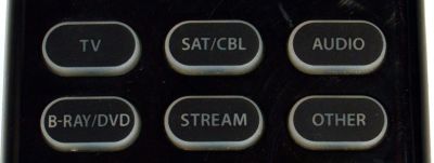 CONTROL REMOTO ORIGINAL ONN PARA CONTROLAR HASTA 6 DISPOSITIVOS DE A/V INCLUYENDO TV/DVD/BLU-RAY/BARRAS DE SONIDO/DISPOSITIVOS  DE TRANSMISION COMO ROKU Y APPLE TV / NUMERO DE PARTE 6IN1-RM003-1 / 100008755 / 100020904 / R113663 / 100008755/PCL-4 - Imagen 5