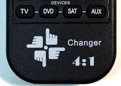 CONTROL REMOTO ORIGINAL NUEVO CHANGER OFTTEC TITLE 4:1 / NUMERO DE PARTE LM-1096 / HOB918 / RM-260 / PUEDE CONTROLAR HASTA 4 DISPOSITIVOS DIFERENTES DE AUDIO/VIDEO COMO TELEVISORES / REPRODUCTORES DVD / RECEPTORES SATELITE / EQUIPOS AUXILIARES - Imagen 2