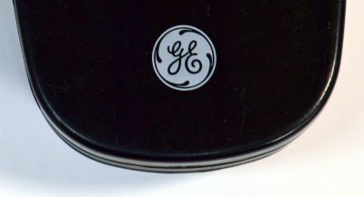 CONTROL REMOTO ORIGINAL GE / NUMERO DE PARTE 24922 / 34459 / 25008 / 24922 CL5 7252 / PUEDE CONTROLAR MULTIPLES DISPOSITIVOS DE AUDIO Y VIDEO COMO TV / BLU-RAY/DVD / DVR / RECEPTORES DE CABLE/SATELITE / BARRAS DE SONIDO / REPRODUTORES MULTIMEDIA - Imagen 2