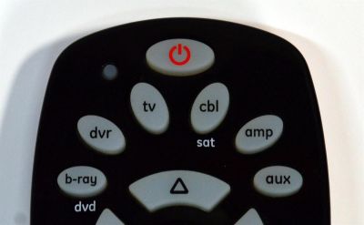 CONTROL REMOTO ORIGINAL GE / NUMERO DE PARTE 24922 / 34459 / 25008 / 24922 CL5 7252 / PUEDE CONTROLAR MULTIPLES DISPOSITIVOS DE AUDIO Y VIDEO COMO TV / BLU-RAY/DVD / DVR / RECEPTORES DE CABLE/SATELITE / BARRAS DE SONIDO / REPRODUTORES MULTIMEDIA - Imagen 3