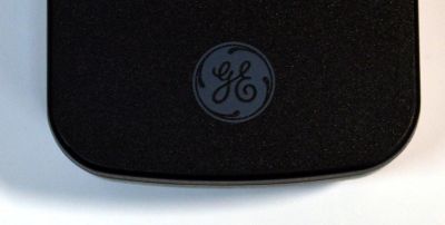 CONTROL REMOTO ORIGINAL NUEVO GE ULTRA PRO PARA OPERAR HASTA 4 COMPONENTES DIFERENTES  INCLUYENDO TV/BLU-RAY/DVD / RECEPTORES DE CABLE/SATELITE / BARRAS DE SONIDO / DISPOSITVOS DE STREAMING / COMPATIBLE CON VARIAS MARCAS / NUMERO DE PARTE 57818 / 67209 - Imagen 2