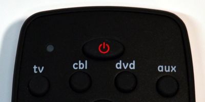 CONTROL REMOTO ORIGINAL GE PARA OPERAR HASTA 4 COMPONENTES DE AUDIO/VIDEO DIFERENTES COMO TELEVISORES / REPRODUCTORES DE BLU-RAY/DVD / RECEPTORES DE CABLE/SATELITE / NUMERO DE PARTE 24944 / 24944 CL3 / 1236A-P12025 / 34932 / 34457 / 25006 - Imagen 2