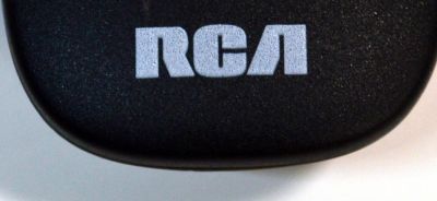 CONTROL REMOTO ORIGINAL RCA PARA CONSOLIDAR HASTA 3 COMPONENTES DIFERENTES DE CINE EN CASA COMO TV / RECEPTORES DE SATELITE/CABLE / REPRODUCTORES DE DVD/VCR / NUMERO DE PARTE RCR311W / RCR312WR / R20052 / 5113EW / RCR503BZ / RCR311 / RCR311BIR / RCR311BN - Imagen 4