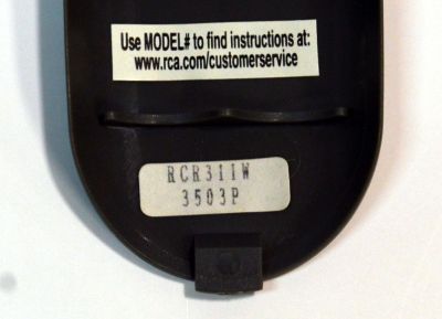CONTROL REMOTO ORIGINAL RCA PARA CONSOLIDAR HASTA 3 COMPONENTES DIFERENTES DE CINE EN CASA COMO TV / RECEPTORES DE SATELITE/CABLE / REPRODUCTORES DE DVD/VCR / NUMERO DE PARTE RCR311W / RCR312WR / R20052 / 5113EW / RCR503BZ / RCR311 / RCR311BIR / RCR311BN - Imagen 3