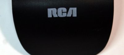 CONTROL REMOTO ORIGINAL RCA PARA CONTROLAR HASTA 5 DISPOSITIVOS DIFERENTES COMO TV/DVD/BARRAS DE SONIDO/REPRODUCTORES DE STRAMING/CABLE/SATELITE /  NUMERO DE PARTE RCRN04GR / RCRN05BHZ / R256-1 / 4Q37CX / RC49K-T2-01 - Imagen 2